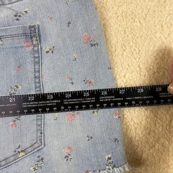 Wild Fable Womens Jean Shorts Size 26 Blue Floral Print Booty Casual High Rise - Picture 8 of 11
